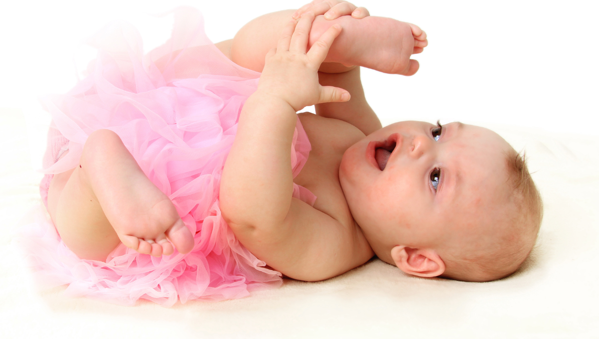 You are currently viewing Baby Girl Names That Start With D: Delightful Picks for Your Little Darling